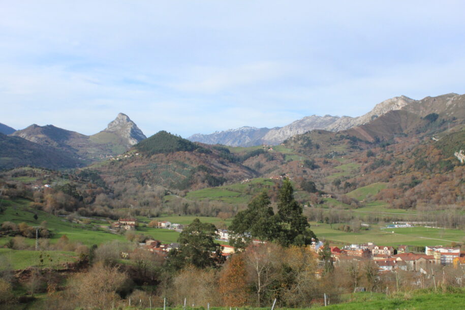 Casas de Los Picos - entorno paisaje montañas
